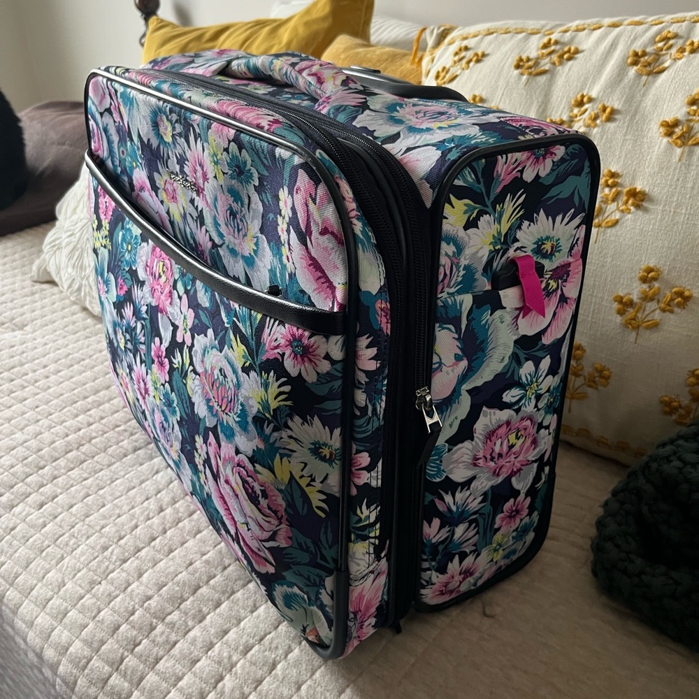 Vera Bradley Rolling Work Bag
Garden Grove Design - Picture 10 of 16